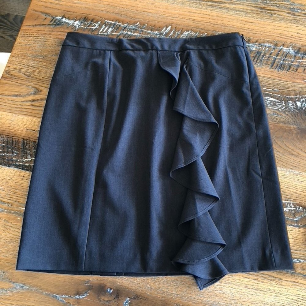 Adrienne Vittadini Women's Single Front Ruffle Gray Skirt Sz 12